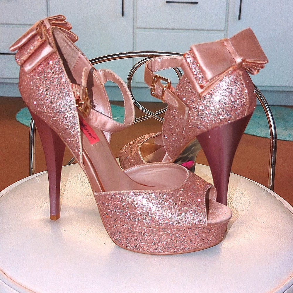 Betsy Johnson platform pink glitter Alexsaa 7.5M